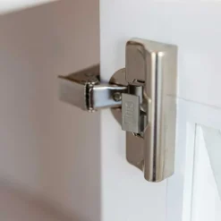 Anrichte in Weiß und Kiefer Natur - Saluts