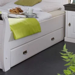 Bett Pisino im Landhausstil