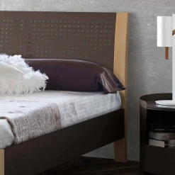 Bett Ternin in Braun Stahl