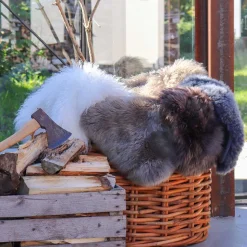 Fell vom Schaf als Sitzauflage oder Vorleger - Osmin