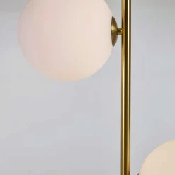 2-flammige Stehleuchte mit weißen Glas Kugelschirmen - Partiona