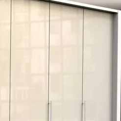 Geräumiger Kleiderschrank mit vielen Schubladen - Zidarie