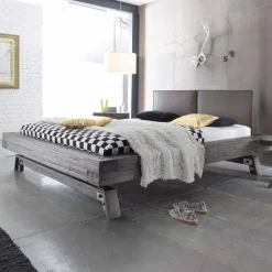 Graues Massivholzbett Firendra im Vintage Industry Style