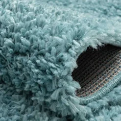 Hellblauer Teppich mit hohem Flor - Saracan