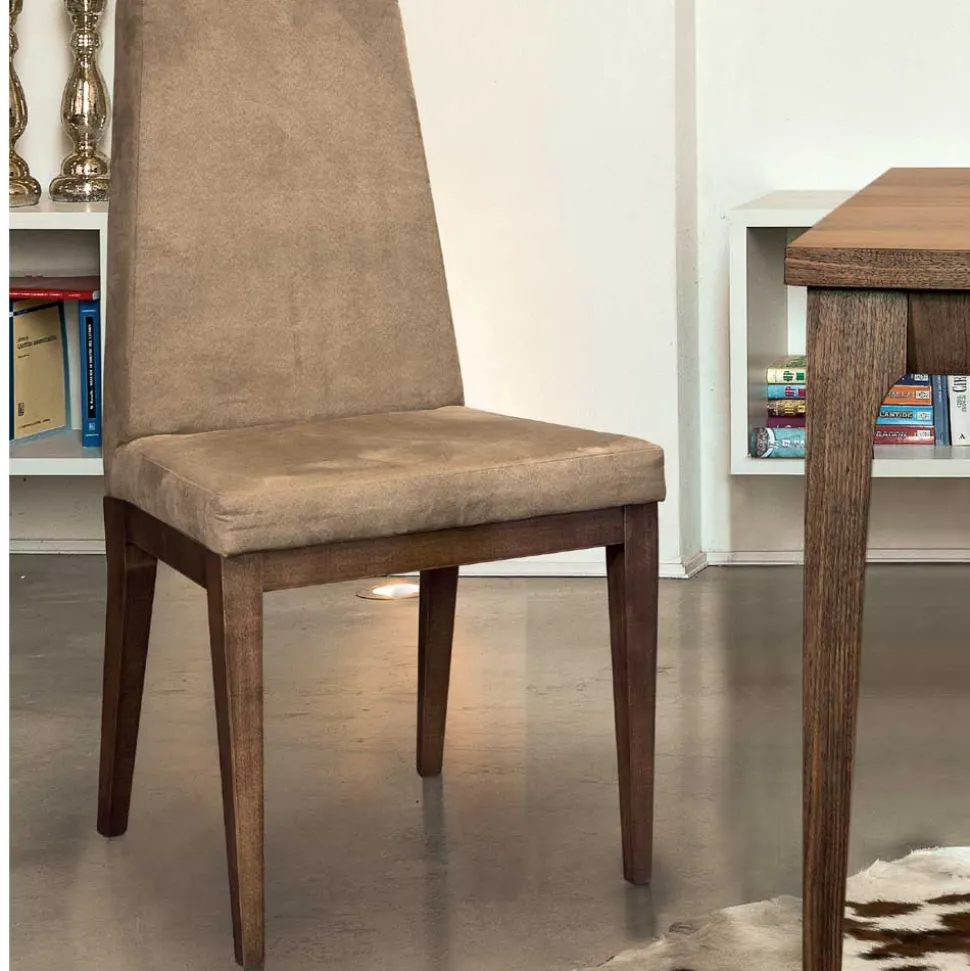 Hochwertiger Polsterstuhl mit Massivholzgestell - Carissina