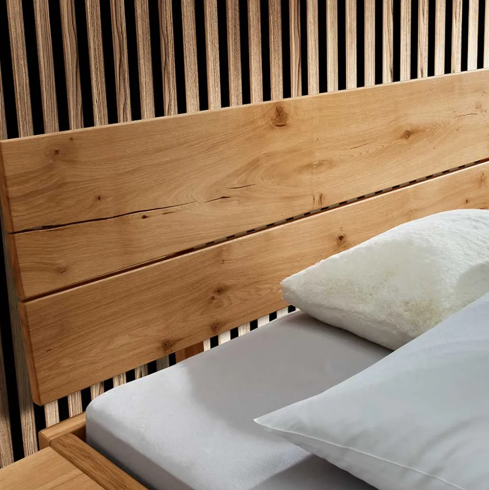 Holzbett in Schwebeoptik aus Wildeiche - Moby (dreiteilig)