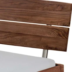 Industrial Bett aus Nussbaum massiv - Bluesa