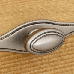 Kiefernholz Kommode mit Metallgriffen - Lavronica