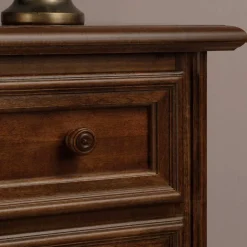 Klassisch gestaltete Hochkommode in Walnussfarben - Manicos