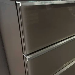 Kommode in Braun mit Glasfront - Madita