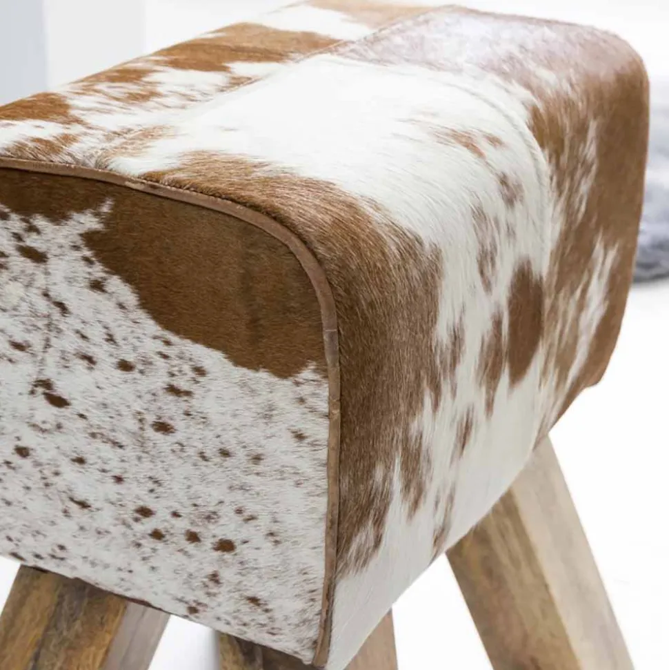 Landhaus Sitzhocker Darinca mit Ziegenfell und Holz