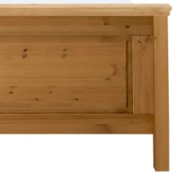 Massives Bett im klassischen Design - Piatra