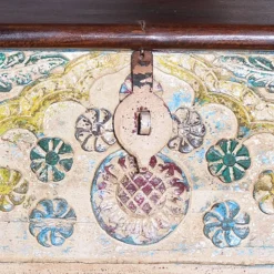 Massivholz Truhe im Boho Style - Akeno