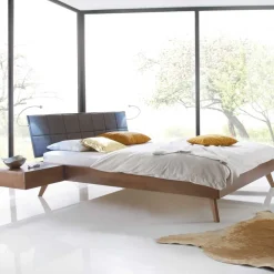 Massivholzbett Second mit schrägen Füßen