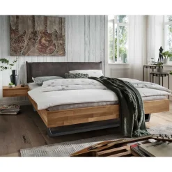 Moderne Bettanlage aus Wildeiche - Esvilda (dreiteilig)