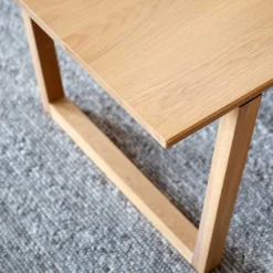 Moderner Skandi Tisch mit Bügelfüßen - Paros