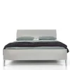 Modernes Designbett in hellem Grau - Nucina
