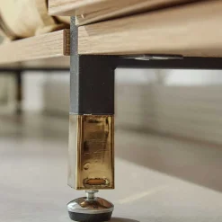 Offener Schrank mit drei Stangen & elf Fächern - Aduro