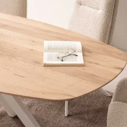 Ovaler Wildeiche-Tisch mit weißem Spidergestell - French