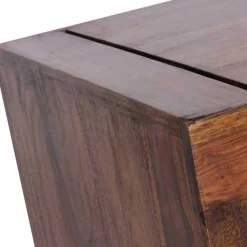 Quadratischer Beistelltisch Hoslo aus Massivholz klar lackiert