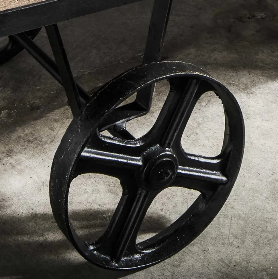 Rustikaler Design Couchtisch mit Eisenrädern - Pistroga
