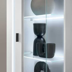Schmaler Vitrinenschrank mit LED Beleuchtung - Tirol