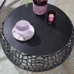 Schwarzer Designtisch fürs Wohnzimmer - Ernestan