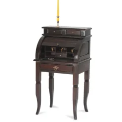 Sekretär Islando im Kolonailstil