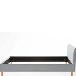 Skandinavisches Polsterbett in Hellblau Webstoff - Ortava