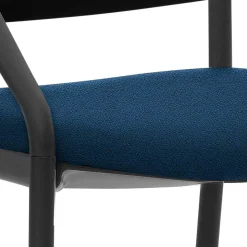 Stapelbarer Armlehnenstuhl in Schwarz & Dunkelblau - Calicantas