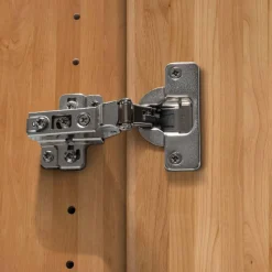 Teilmassiver Schrank mit sieben Türen - Hung