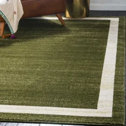 Teppich in Oliv Grün mit Rahmen in Creme - Loritana