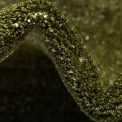 Teppich in Oliv Grün mit Rahmen in Creme - Loritana