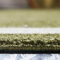 Teppich in Oliv Grün mit Rahmen in Creme - Loritana