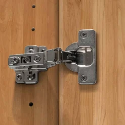 8-türiger Schrank in Erle teilmassiv - Dilacco