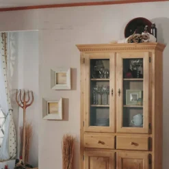 Vitrinenschrank Trenoro aus Fichte Massivholz