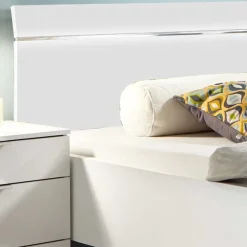 Weißes Bettgestell mit Chrom - Vronica