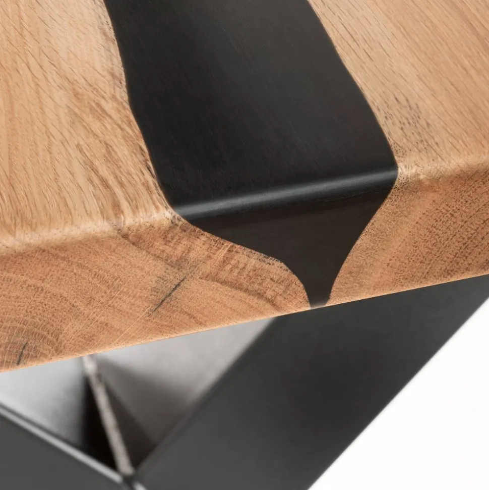 Wildeiche-Esstisch mit Naturkanten - Fabienne