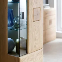 Wohnkombination in Eiche Bianco teilmassiv Pontros optional mit LED (vierteilig)