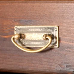 145x84x40 Kommode mit Glas im Kolonialstil - Jurcavs